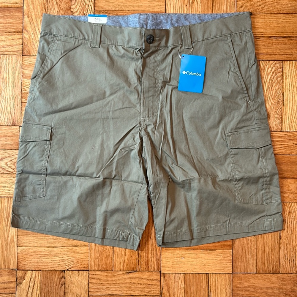 Columbia Cargo Shorts Khaki Green NWT, Size 38 Regular Men’s